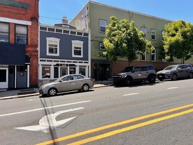 Building Photo - 9996 - Procurement Properties Unit 661 Virginia Ave, Apt. #1