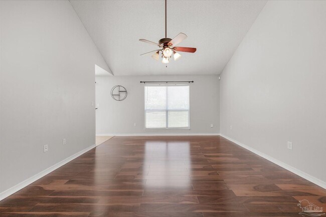 Photo - 6545 Fern St