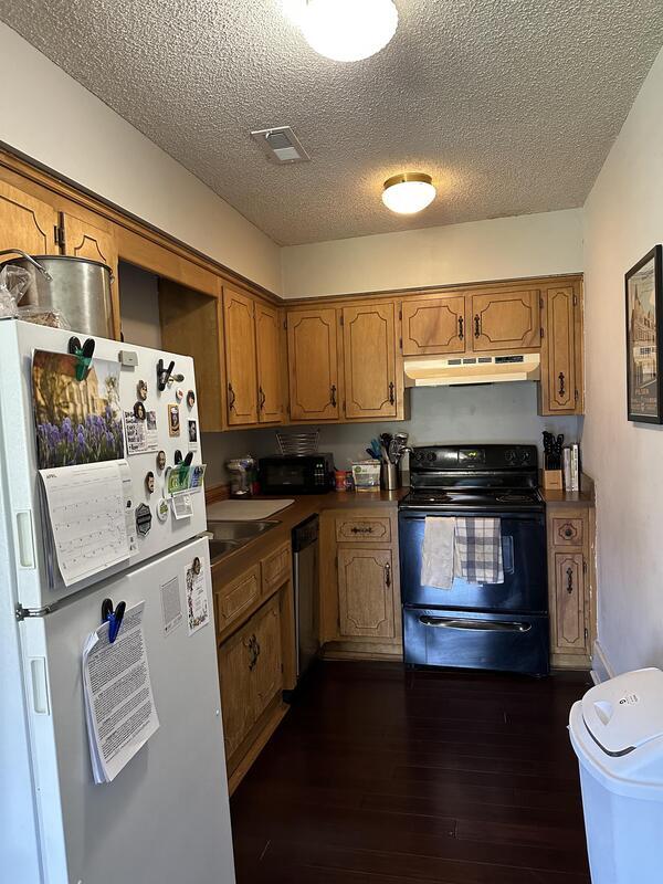 Photo - 733 Massachusetts St