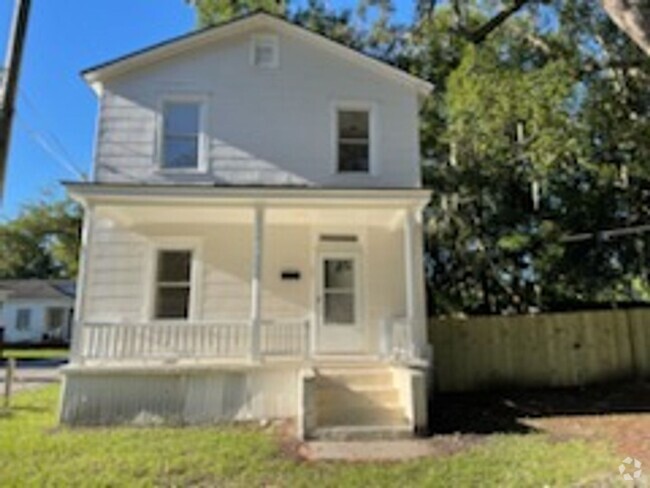 Building Photo - Newly Renovated Rental