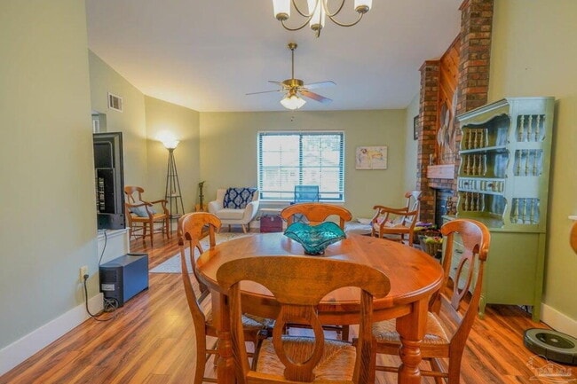 Photo - 1030 Alderwood Way