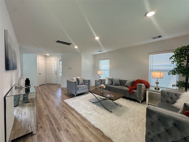 Building Photo - 11079 N Lake Mist Ln