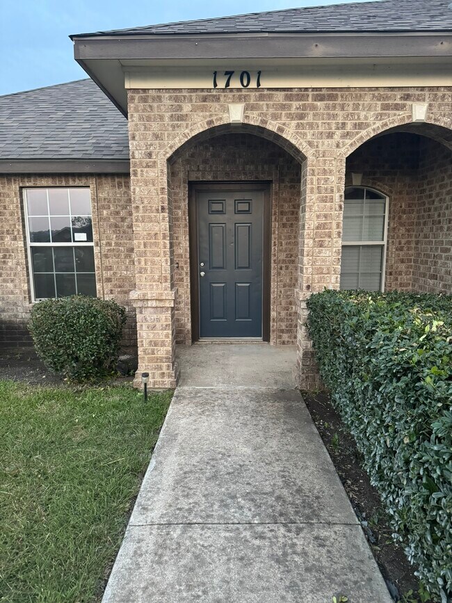 Photo - 1701 Prestige Loop