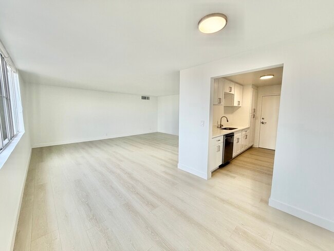 468 South Roxbury