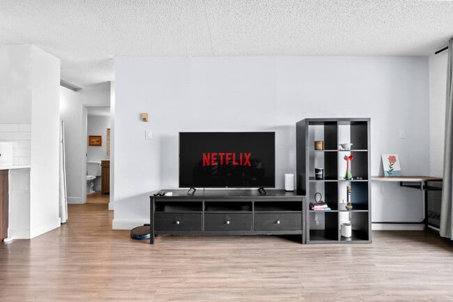 Building Photo - 2411-221-226 6 Ave SE