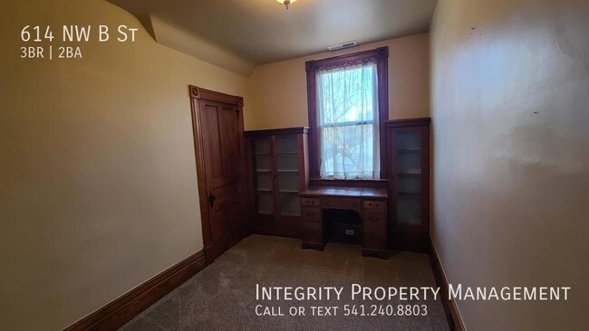 Photo - 614 NW B St