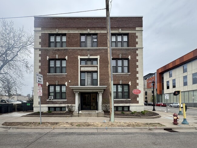 Photo - 900 Centennial Pl