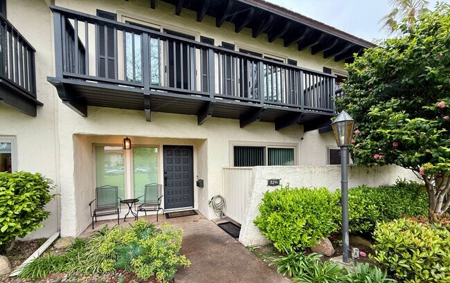 Building Photo - Beautifully Updated 4-Bedroom Townhouse in...