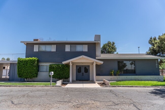 Photo - Spacious 3-Bedroom, 4-Bath Vintage Home wi...