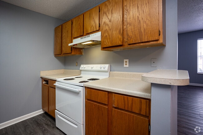 3 BR, 2 BA - 1,078SF - Summercrest Apartments