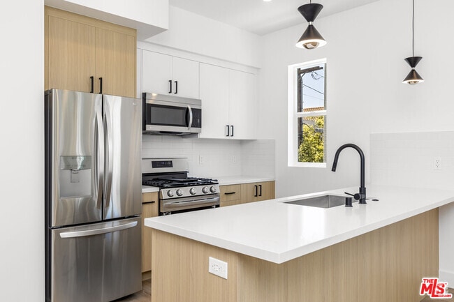 Building Photo - 5050 Cleon Ave Unit 2 Rental