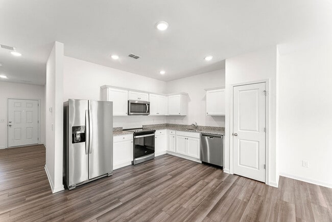 Photo - 1520 Vernon Blvd