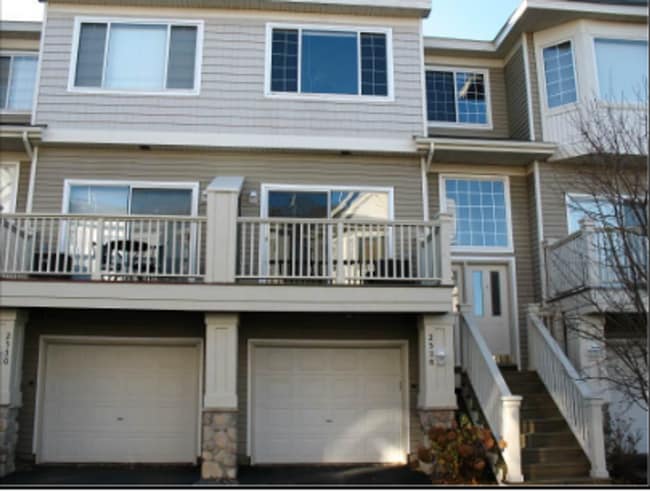 Building Photo - Light and bright! 2 BR, 1.5 BATH Woodbury ...