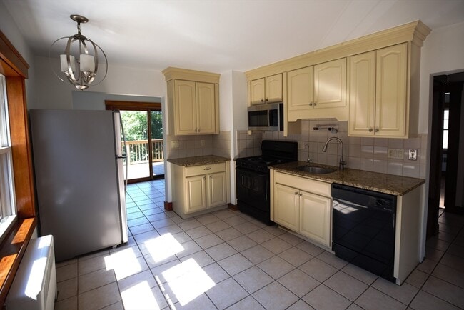 Photo - 230 Orient Ave Unidad 1