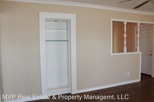 Photo - 2 br, 1 bath House - 207 E Rickenbacker Dr