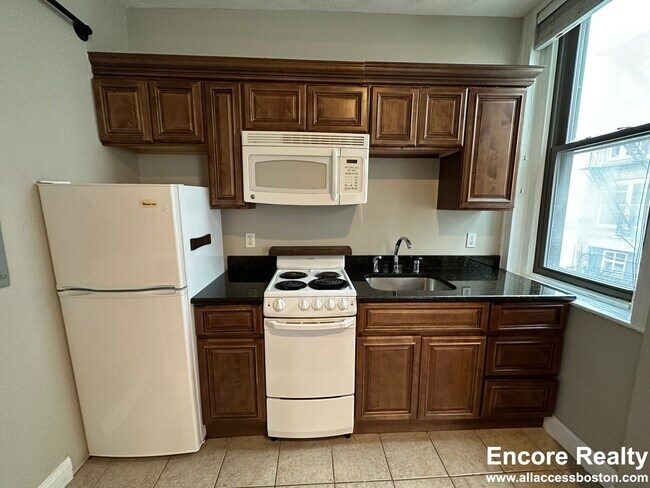 Photo - 252 Newbury St Unit 2