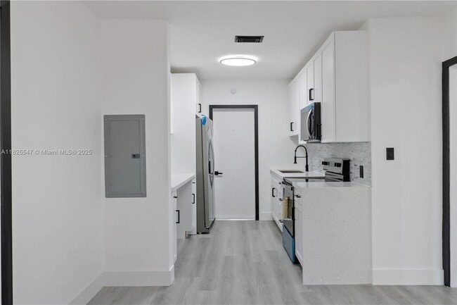 Building Photo - 1325 NW 51st St Rental