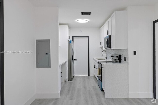 Building Photo - 1325 NW 51st St Rental