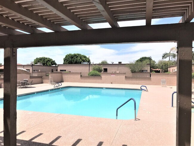 Photo - **BEAUTIFUL RENOVATED 2 BEDROOM/2 BATHROOM PATIO HOME IN CHANDLER (CHANDLER BLVD & COOPER)**