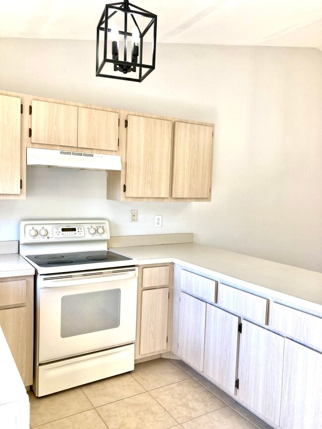 Photo - 18633 Holly Rd Unit 18633