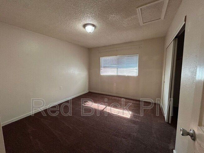 11 W 25th St