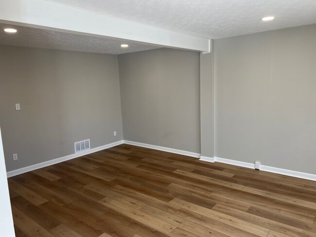 Photo - 2002 Lynn Gay Cir