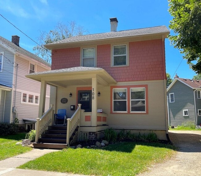 Building Photo - 108 S Randall Ave Rental