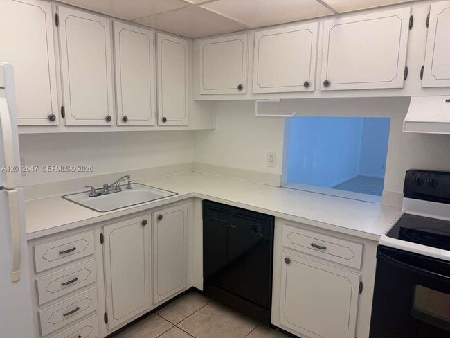 Photo - 500 Executive Center Dr Unit 5C