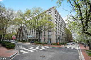 Building Photo - 950 25th St NW Unit 916N