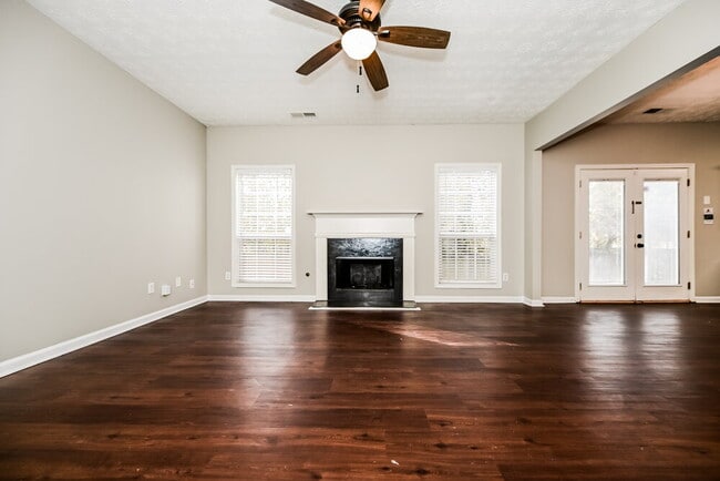 Photo - 251 Winthrop Ln