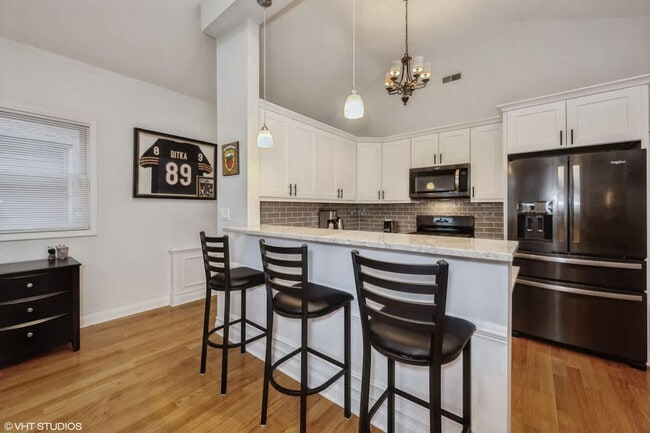 Photo - 118 N Leavitt St Unidad ID1047959P