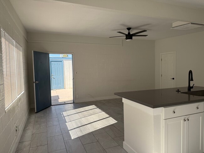 living room - 2307 Pardee Pl