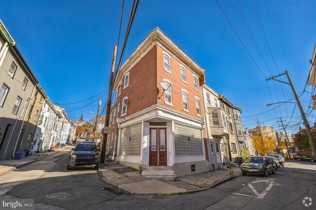 Building Photo - 4417 Baker St Unit 3 Rental