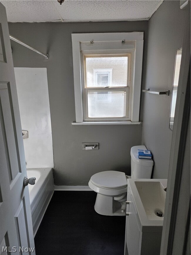 Photo - 168 Lake Ave Unidad DN