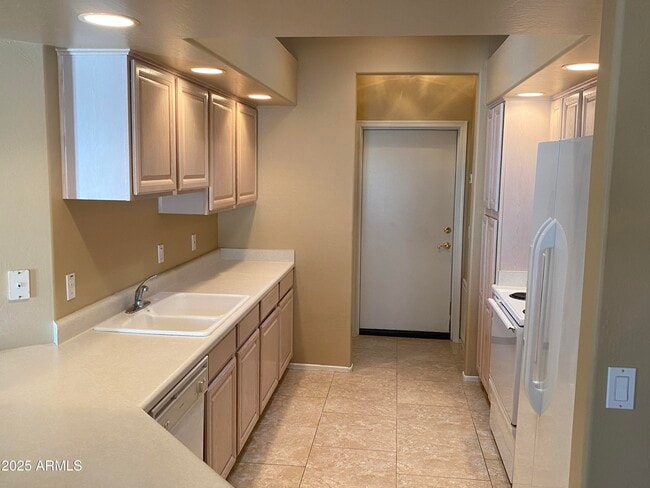 Photo - 320 S 70th St