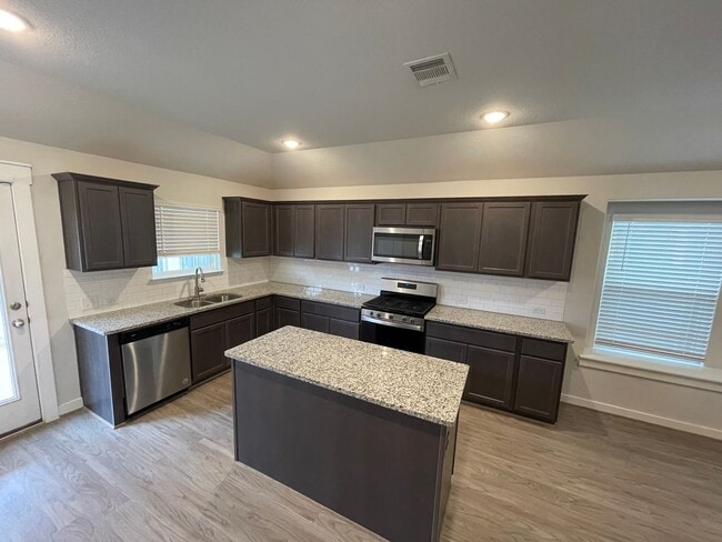 Photo - Move-in Ready in sought-after Larkspur Community!