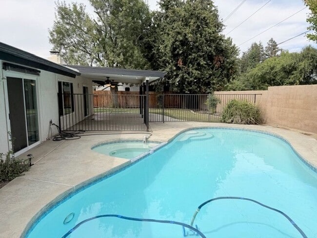 8908 Thurber Ln