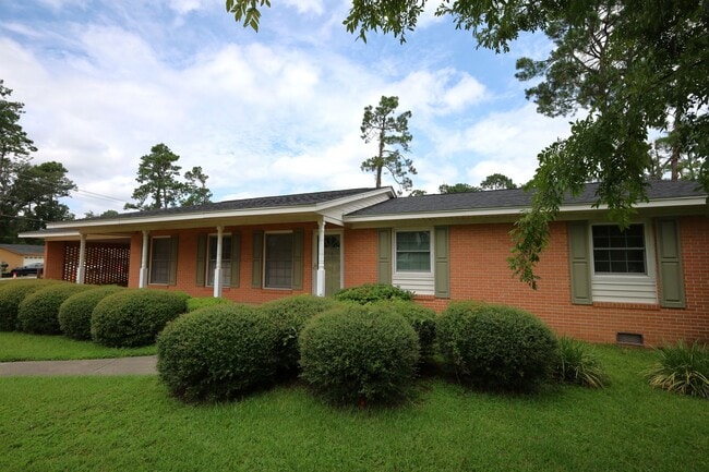 Building Photo - 910 Maplewood Dr Rental