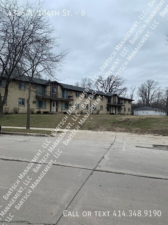 Building Photo - 4325 N 104th St Unit 6
