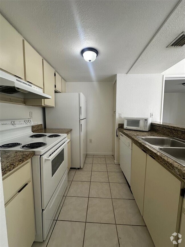 Building Photo - 7125 NW 186th St Unit B208 Rental