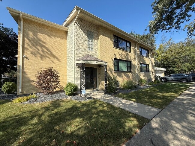 Building Photo - 1108 Fortuna Ave Unit 1