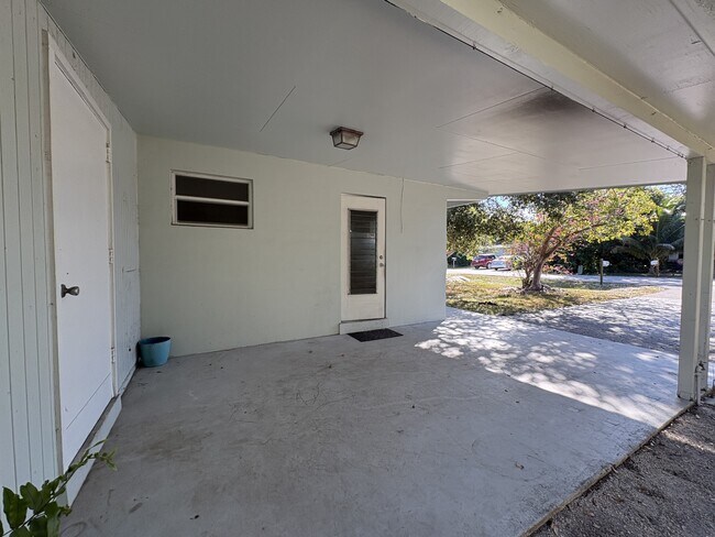 Photo - 1093 Hollygate Ln