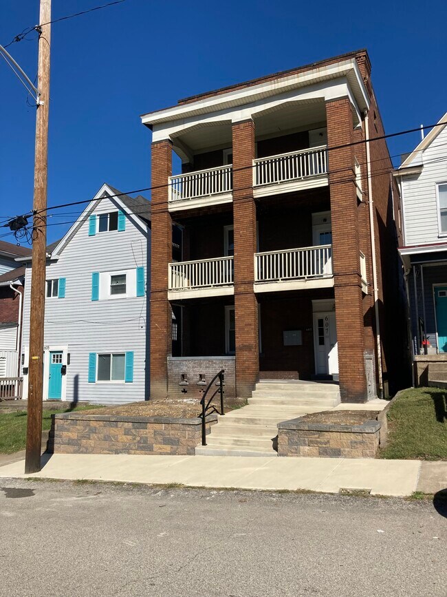 Photo - 607 E 14th Ave