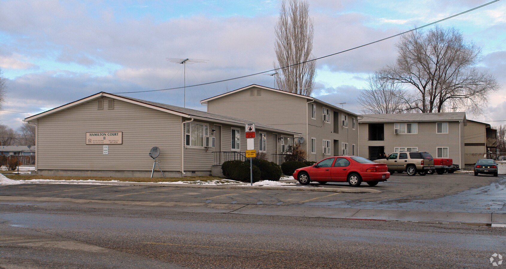 Hamilton Court - Hamilton Court Apartments