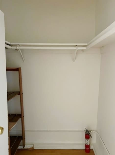 Walk in Closet - 4553 W 116th St Unit 5