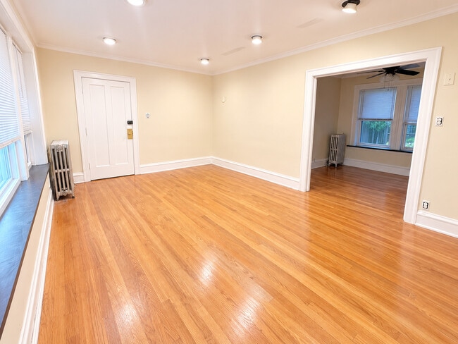 Photo - 2044 W Farragut Ave Unidad 1C