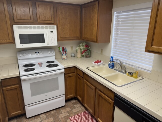 Photo - 5518 E Lindstrom Ln