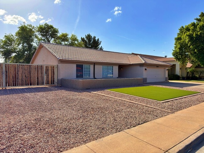 Building Photo - 808 N Winthrop Cir