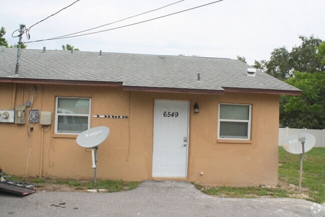 Building Photo - Beautiful Updated Condo