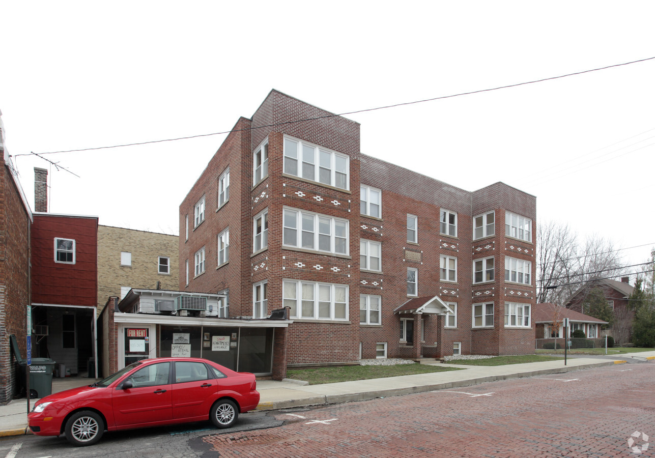 Photo - Saran Apartments